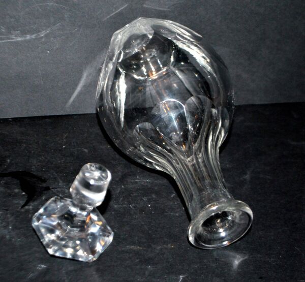 Carafe ancienne Malmaison en cristal taillé à côte plate Harcourt 21cm
