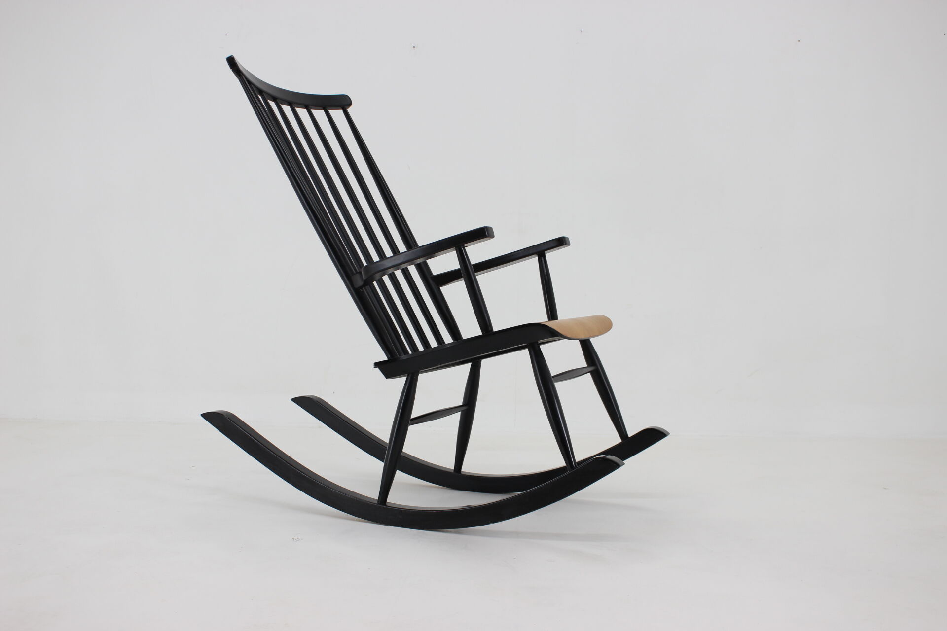 1960s Varjosen Puunjalostus Beech Rocking Chair, Finland