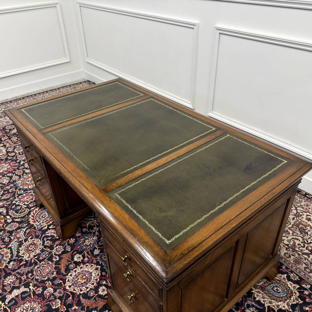 Bureau Chesterfield RAC Classic English