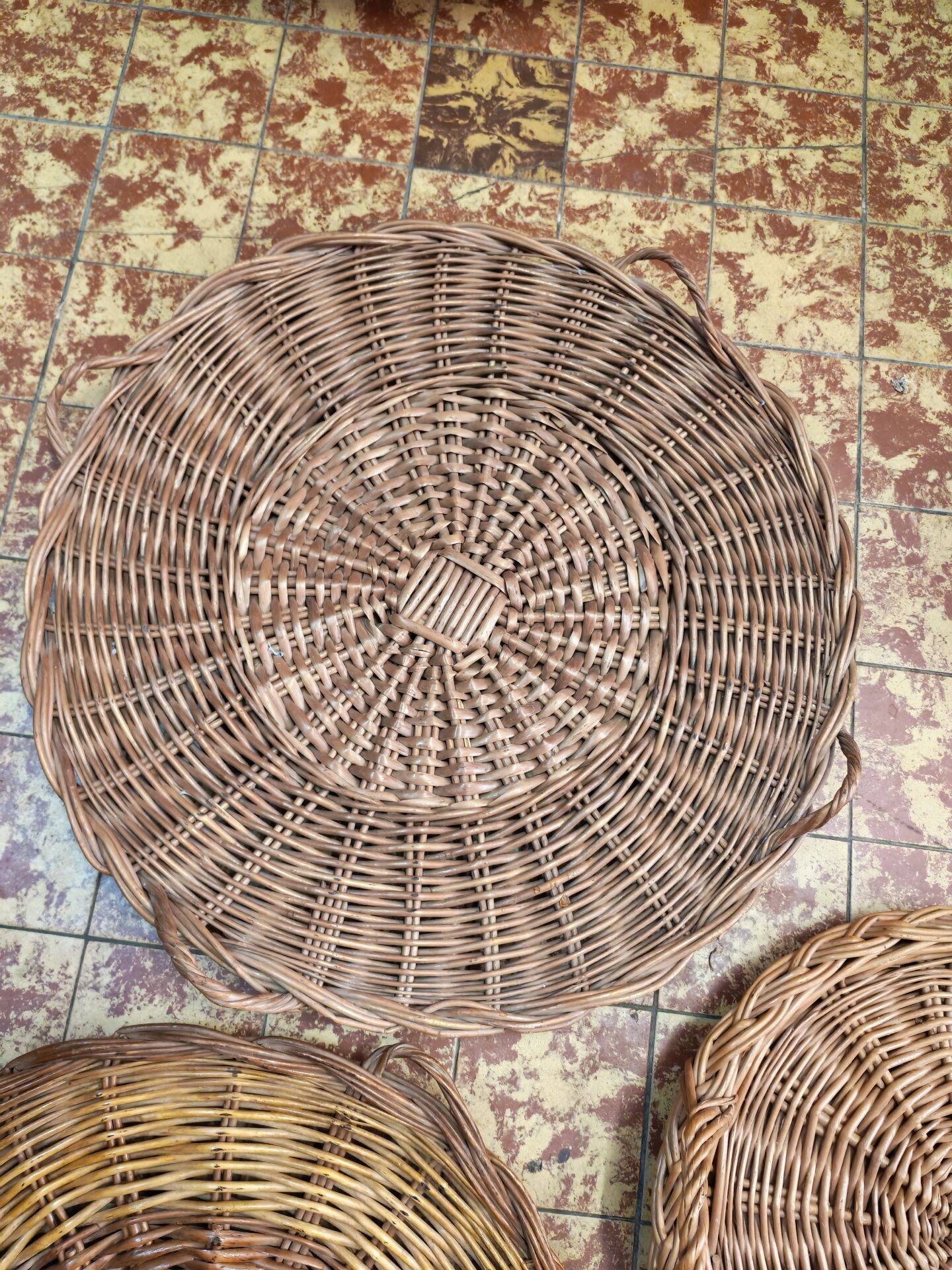 Lot de 4 plateaux en osier vintage