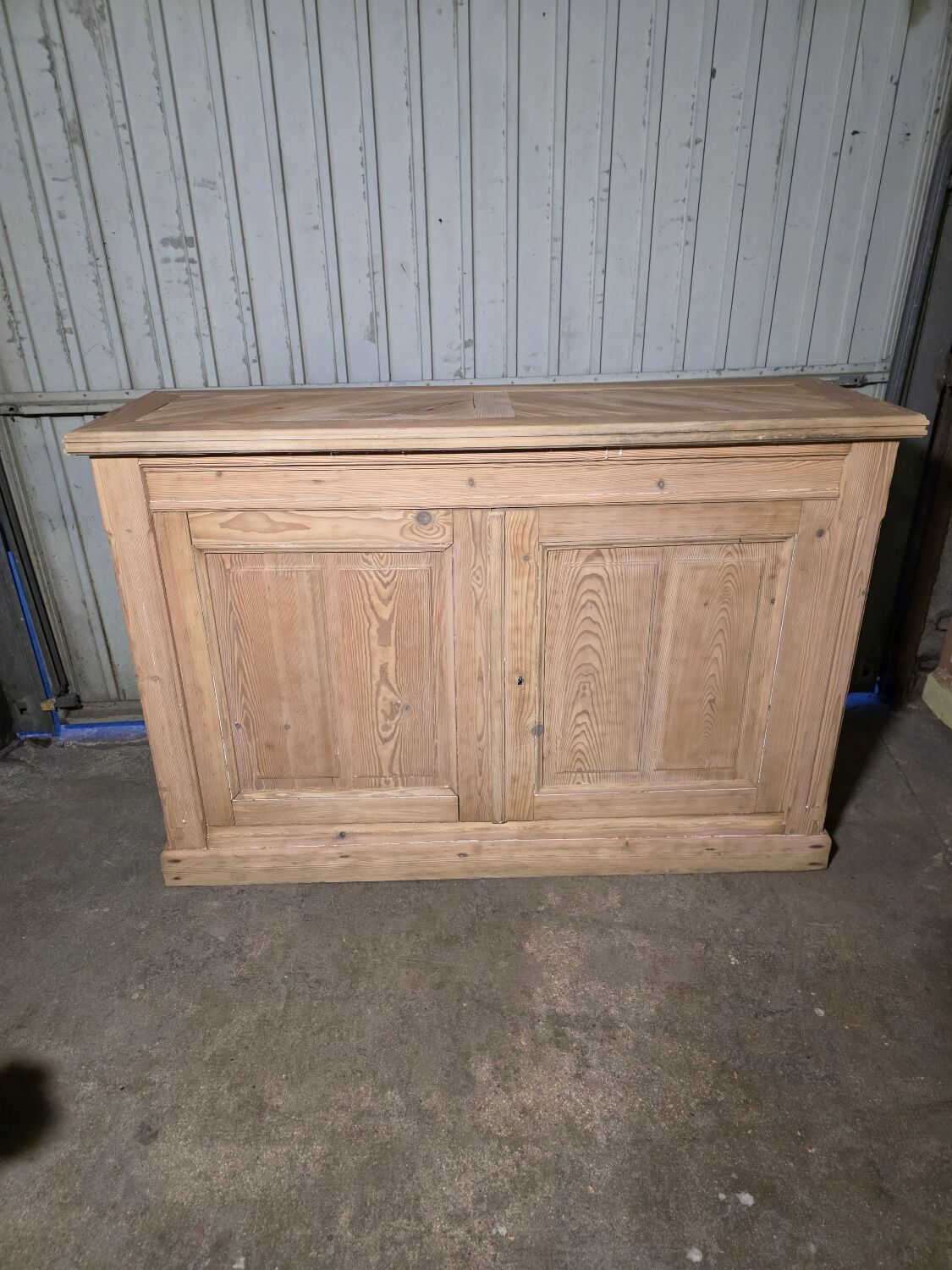 19th-century buffet in solid fir with a chevron top (shallow)