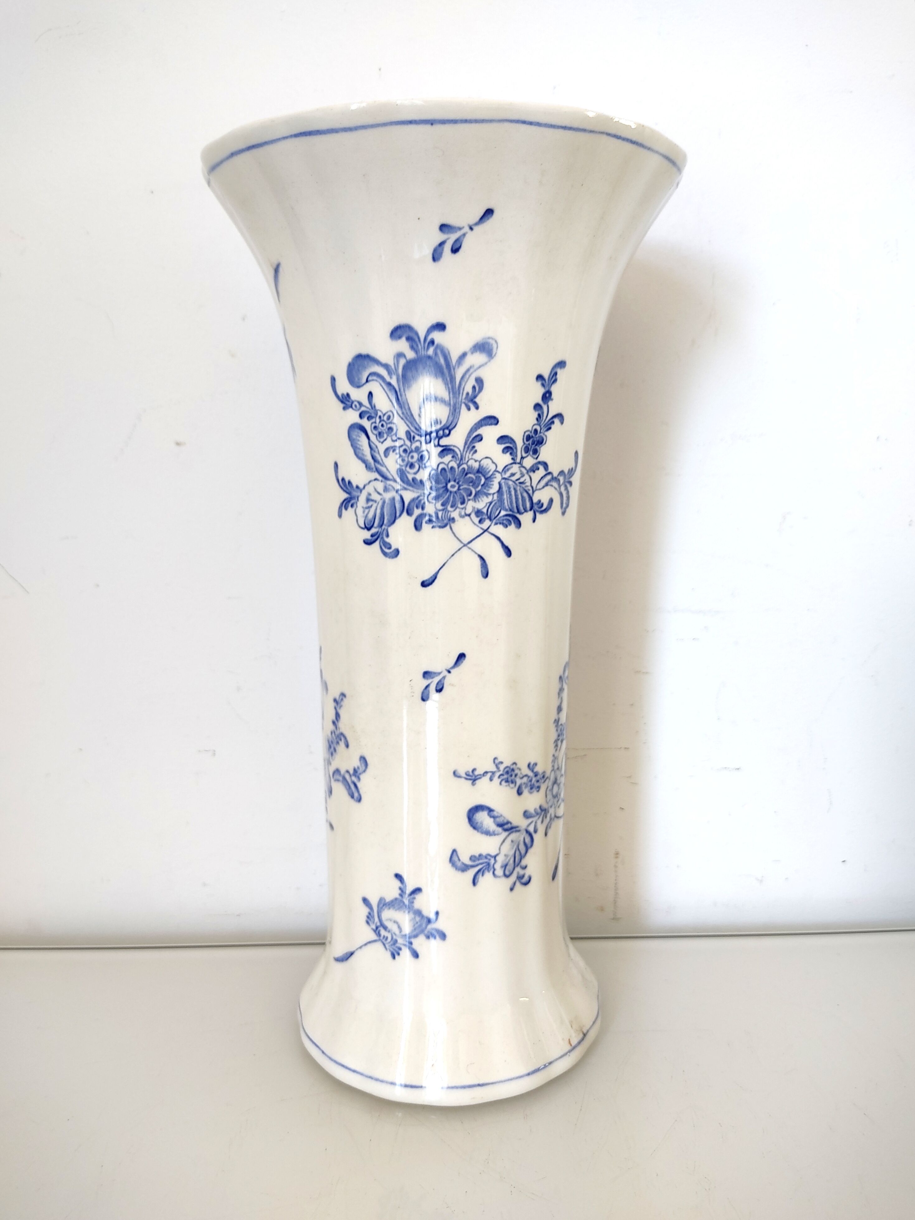 Boch La Louvière vase Blue and white