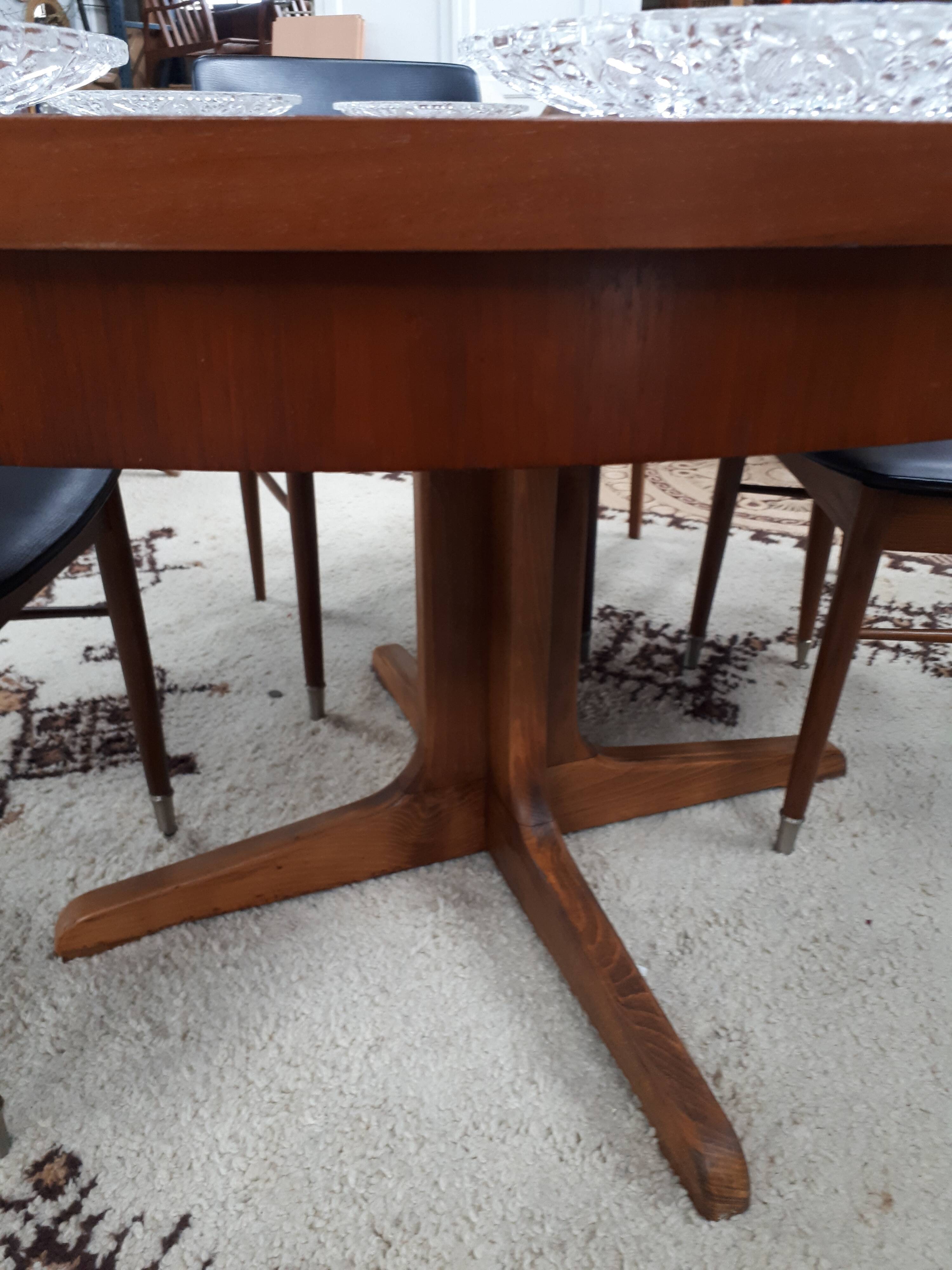 Table ronde par Baumann des années 60