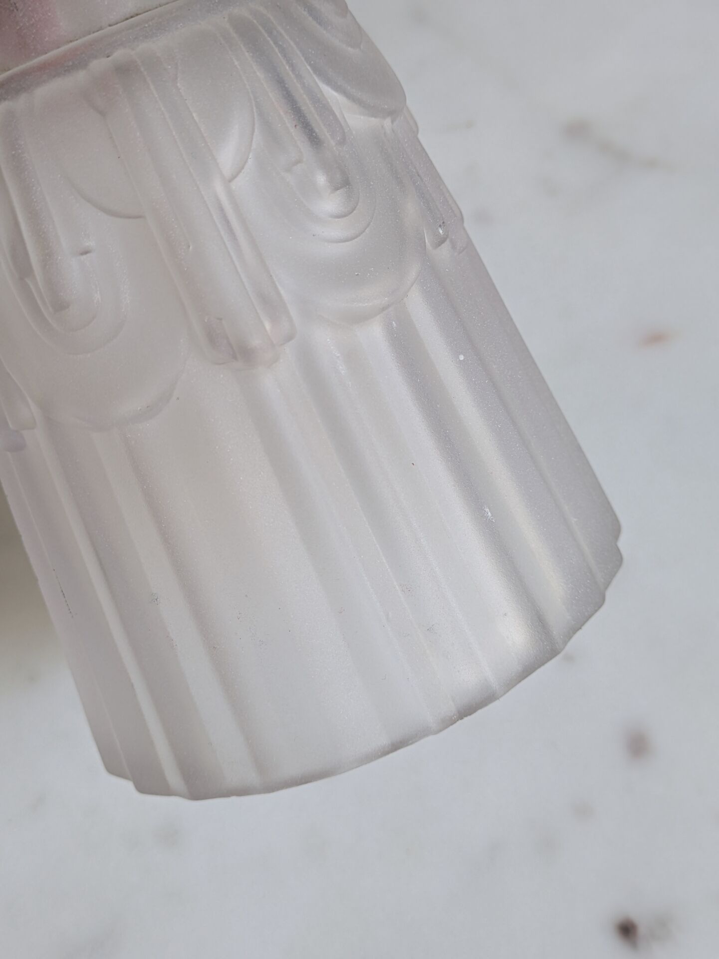 Tulip/shade in moulded glass Art Deco