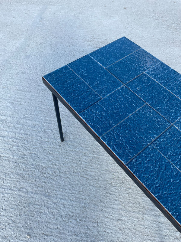 Table en céramique vintage avec porte-revues – céramique bleue