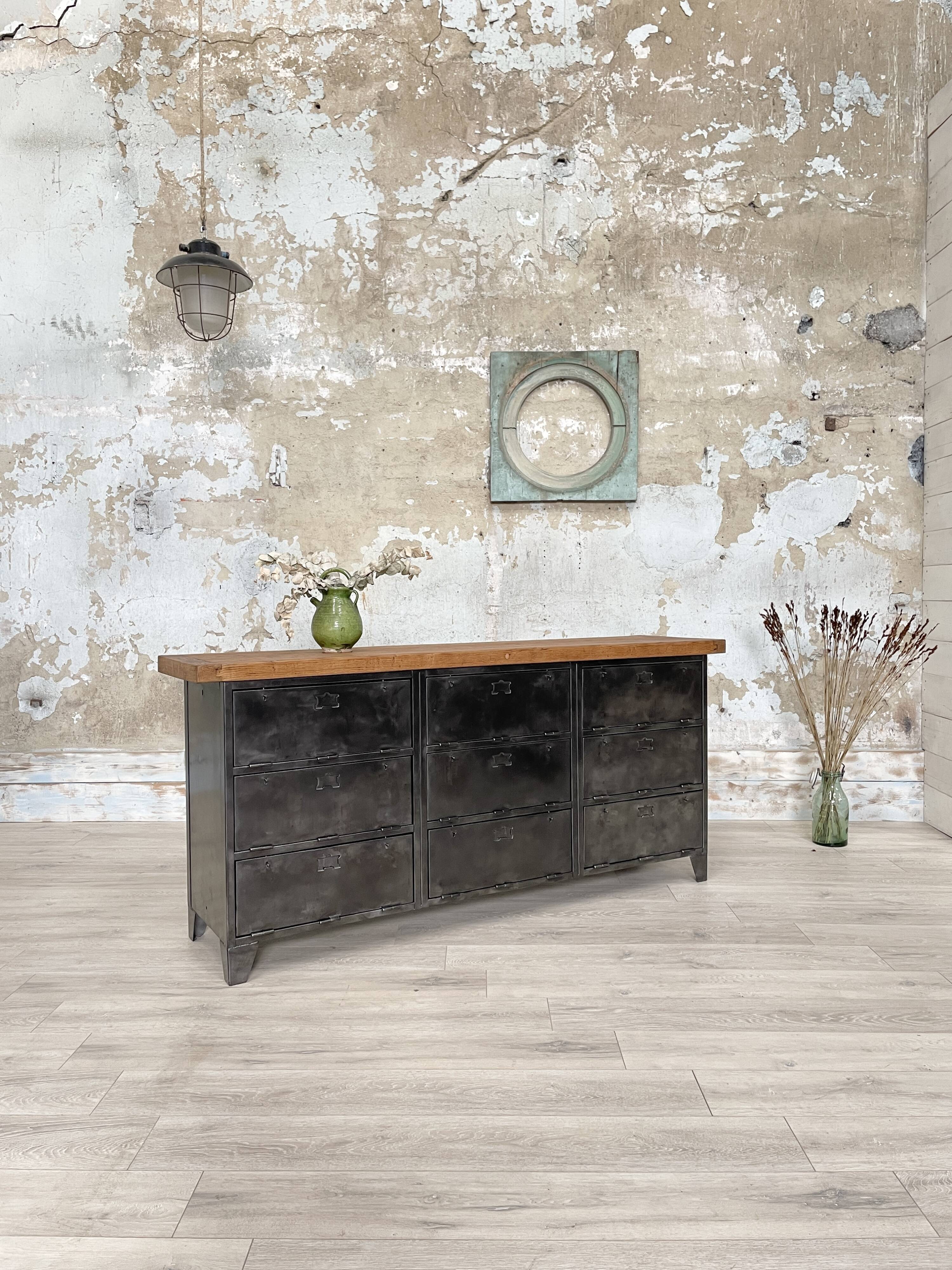 Industrial row in metal and oak.