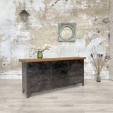 Industrial row in metal and oak.