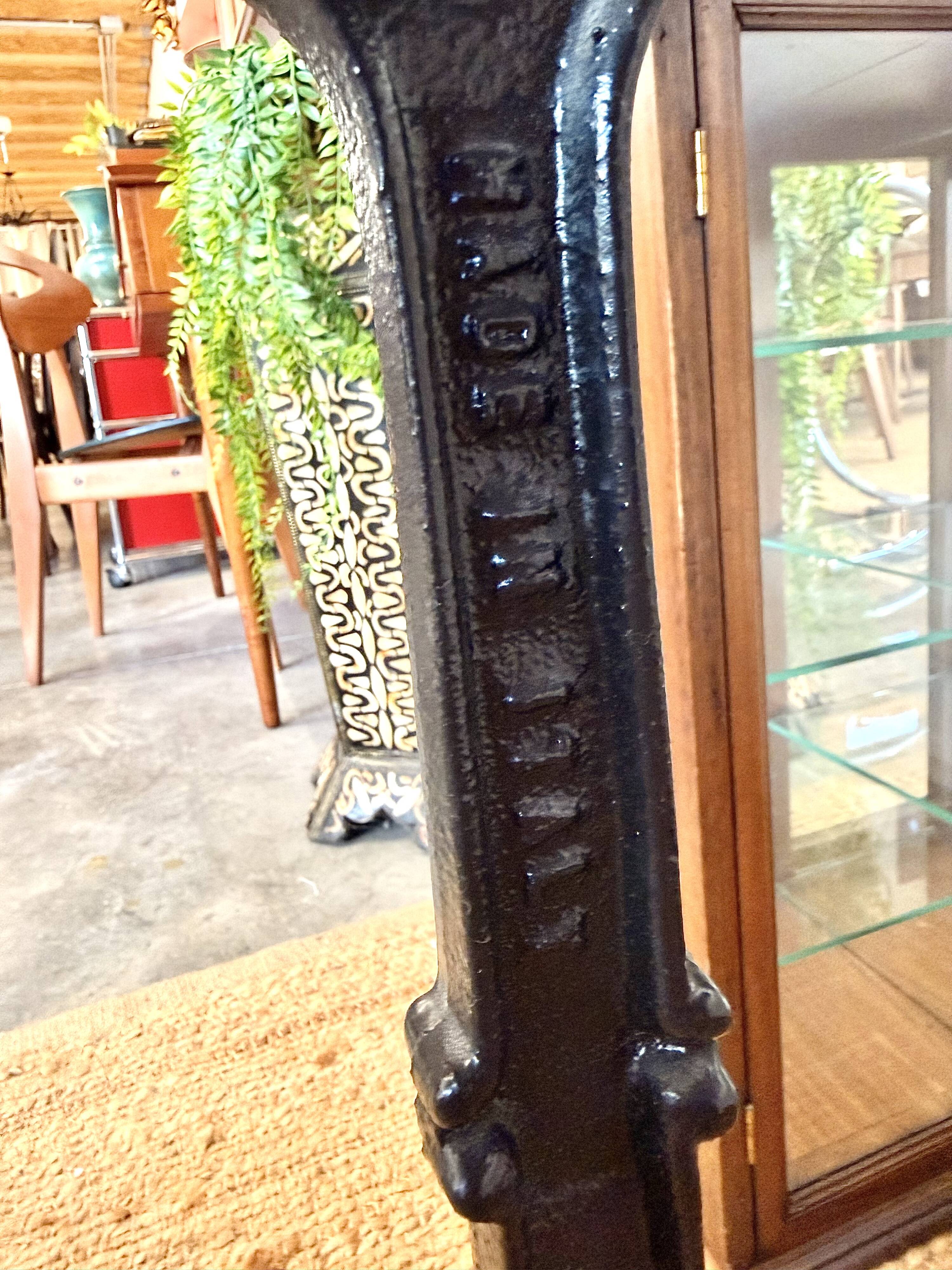 Table bistrot italienne en marbre et fonte