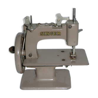 Machine à coudre jouet d'enfant 1960