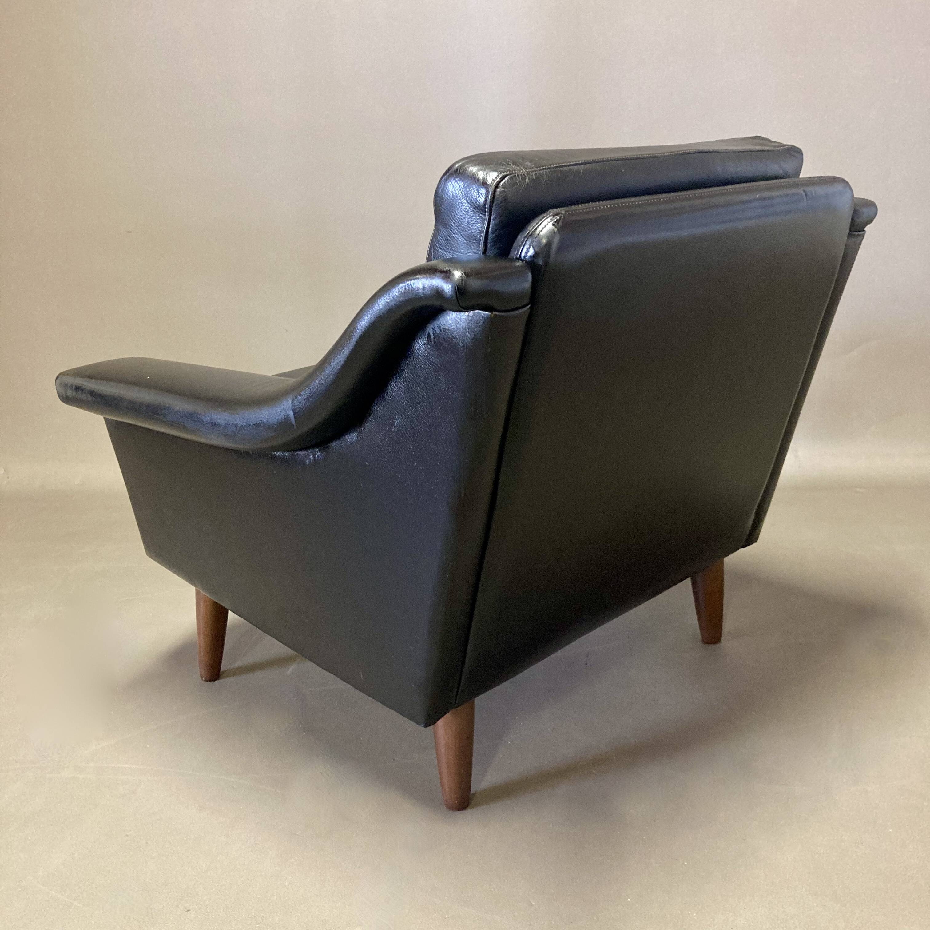 Black leather armchair "Scandinavian design" 1950.