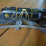 Old electric train: circuit, 2 locomotives and 2 wagons, circa 1950