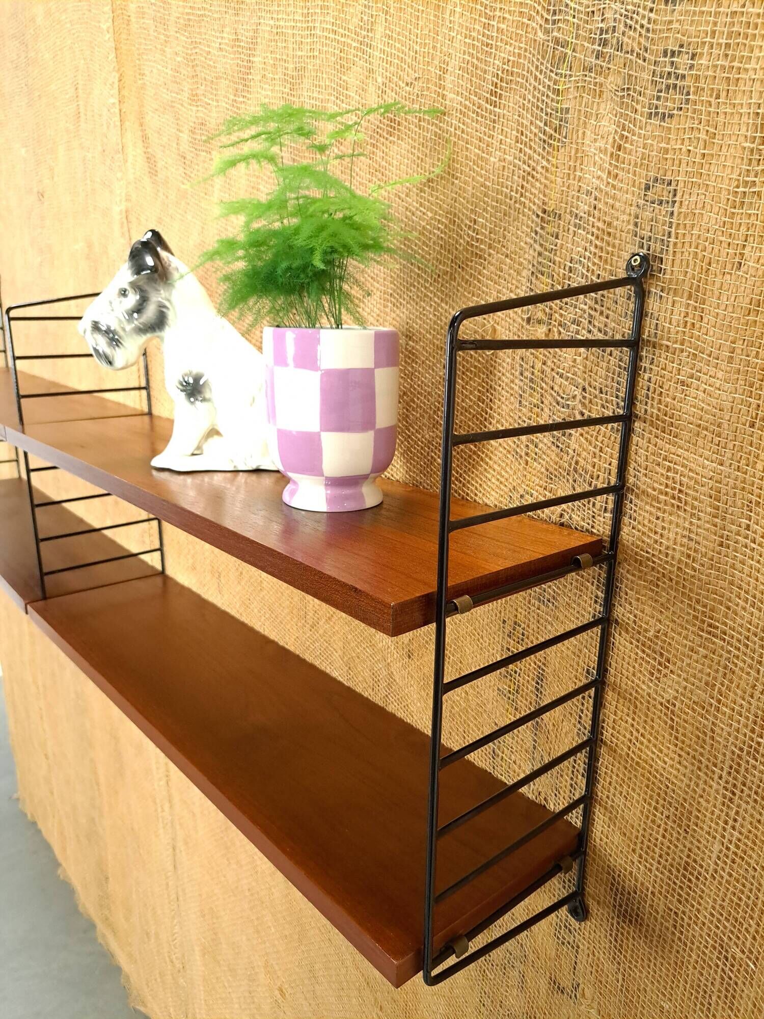 Nisse Strinning Breed String wandrek met zwart stalen houders en 4 planken