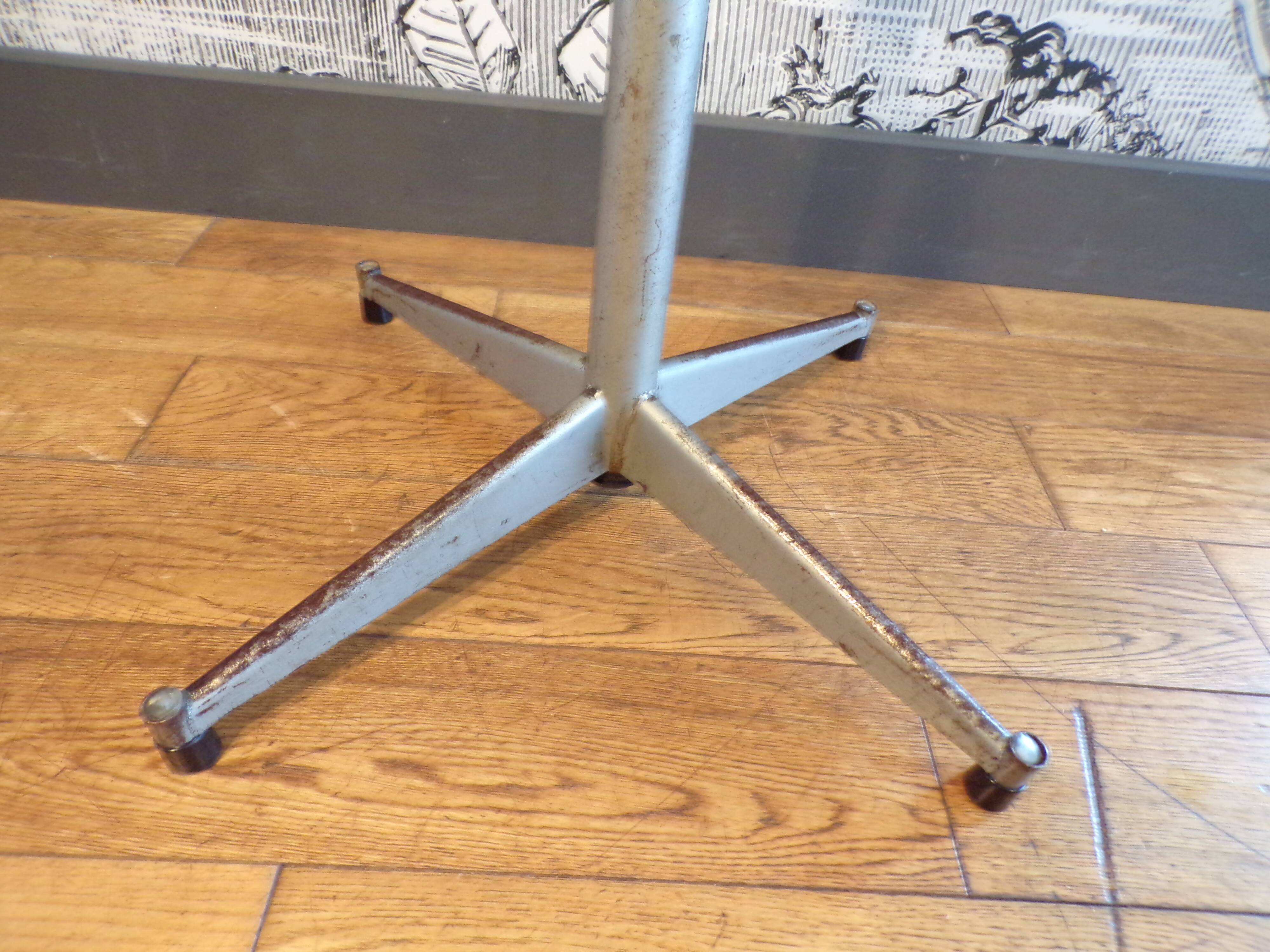 Chaise d'atelier pivotante