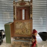 Théâtre de guignol et 2 marionnettes