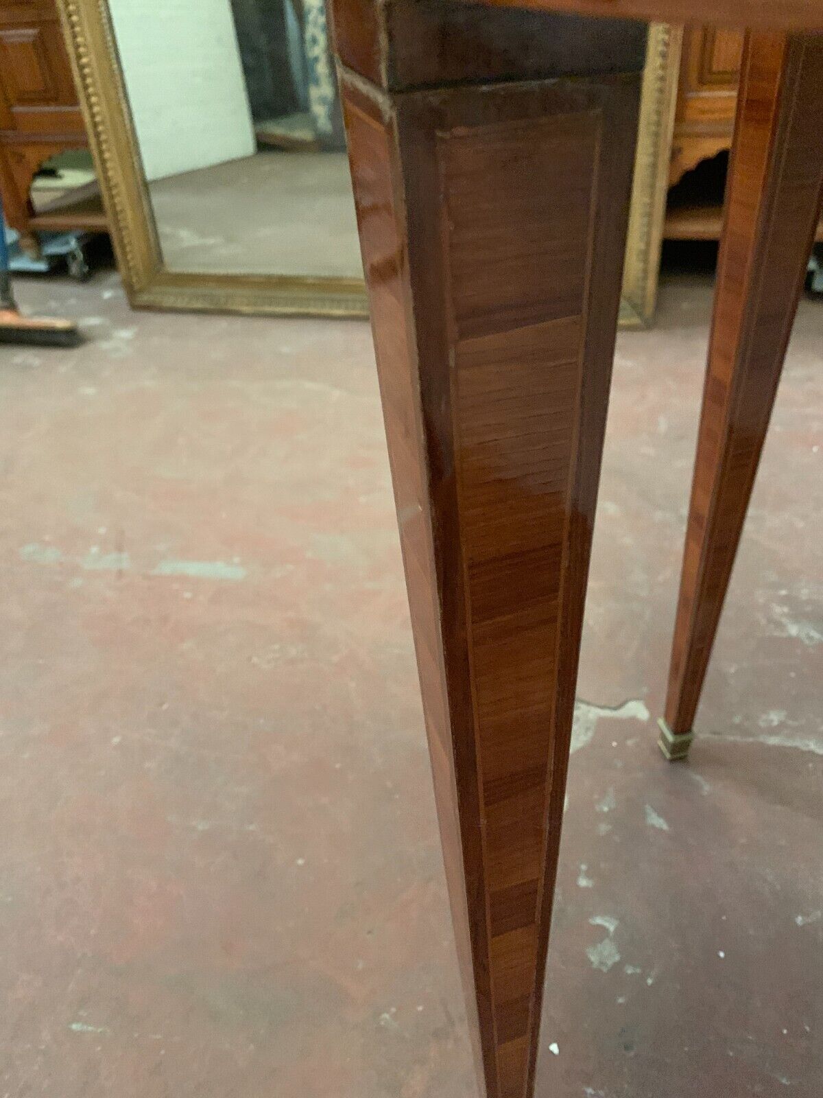 Louis XVI style pedestal table in rosewood veneer XX century