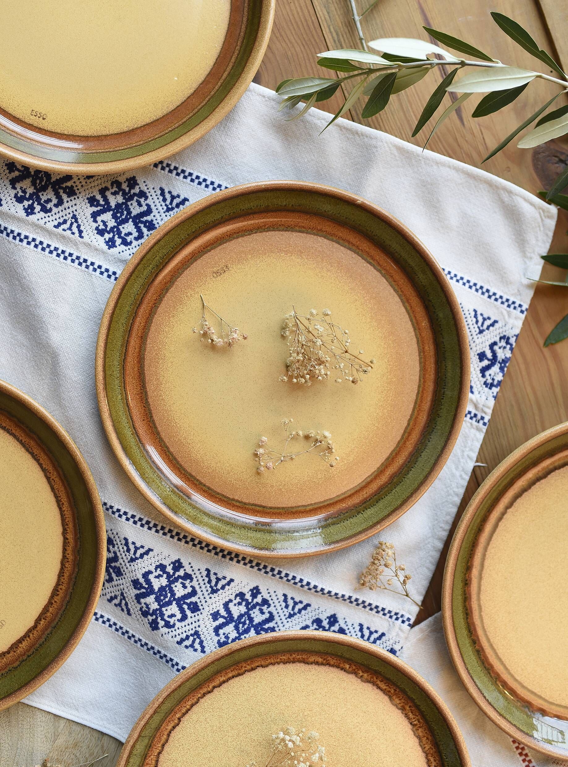 Vintage dinner plates from the 70s, in glazed stoneware, stamped Esso, Set of 6.