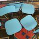Lot de 4 chaises et 2 tabourets en formica bleu
