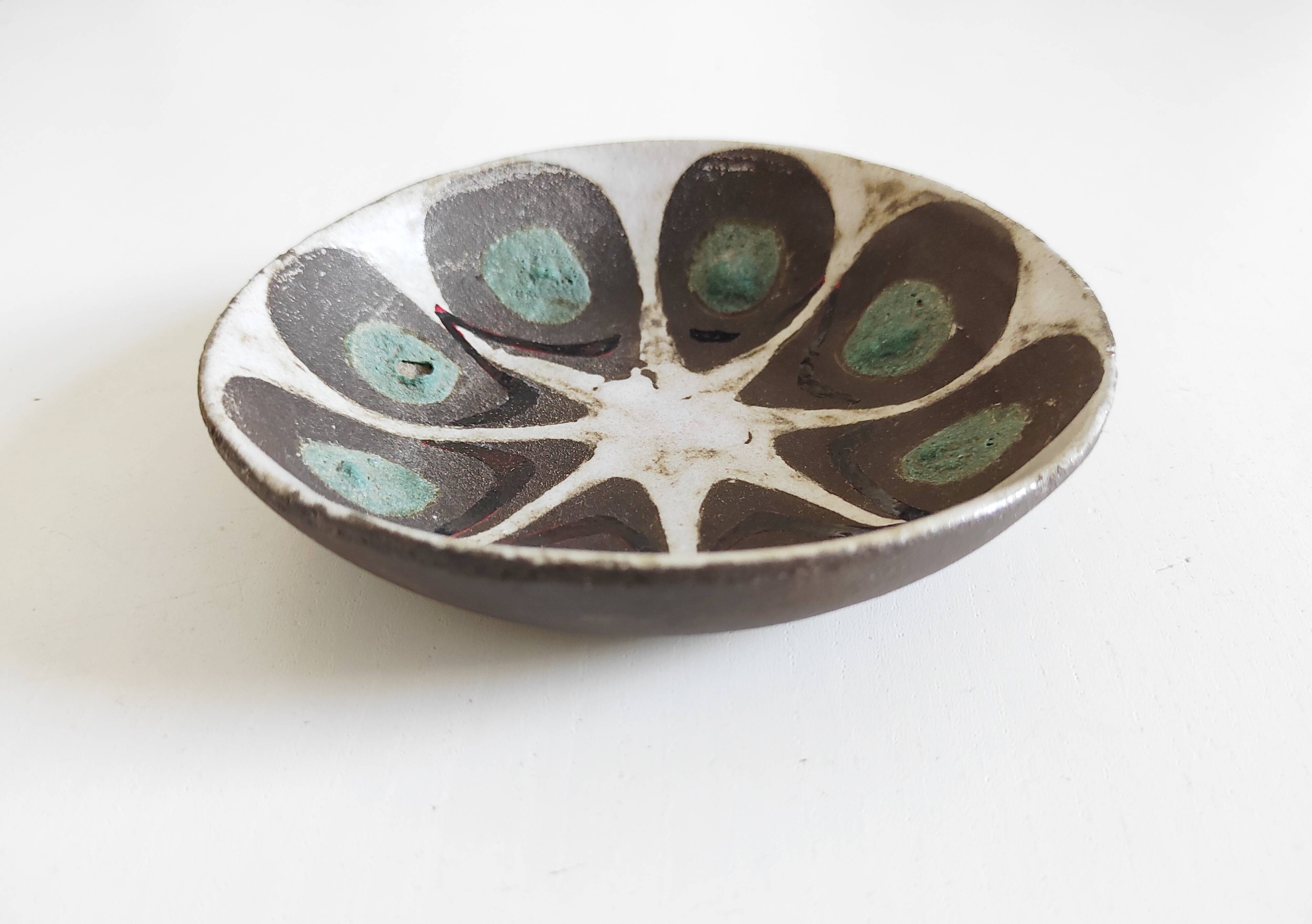Empty ceramic pocket cup signed Suz