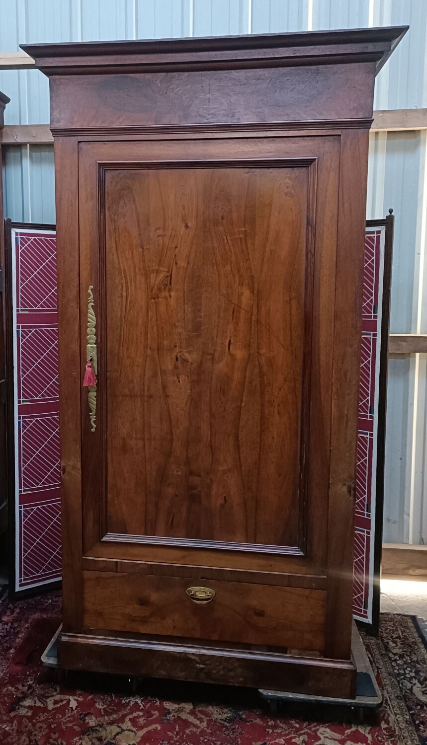Cabinet bonnetière in solid oak and partial veneer