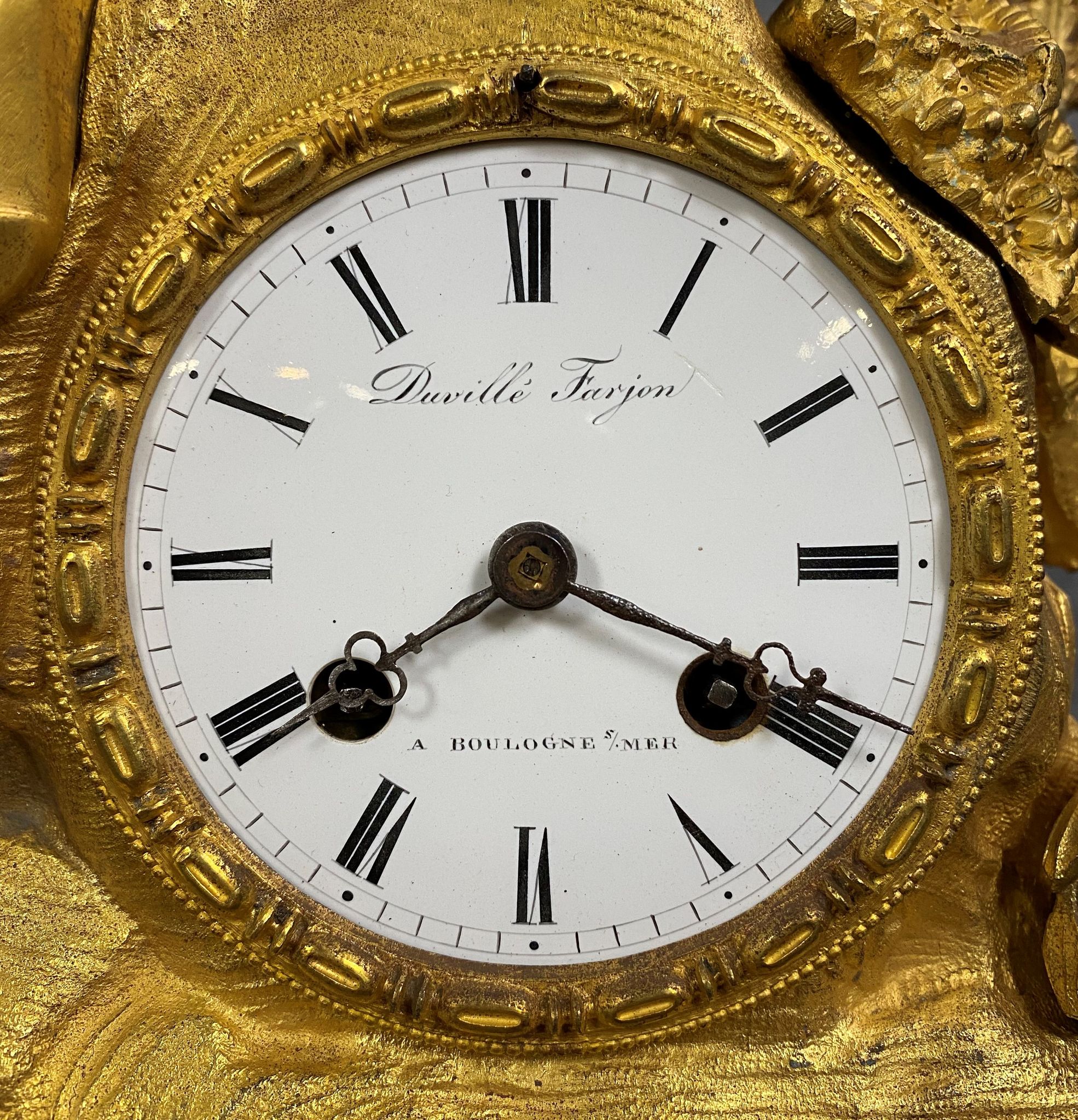 Pendule en bronze doré époque Empire vers 1820-1830