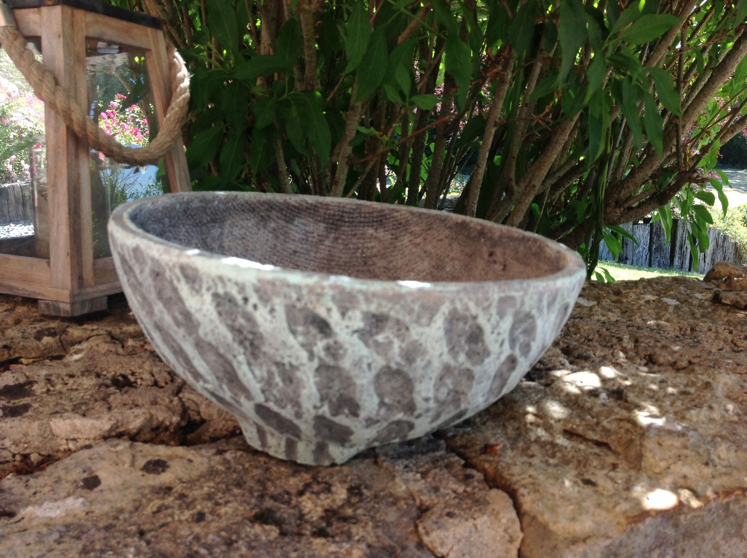 Structured concrete gardener / vintage 60s-70s