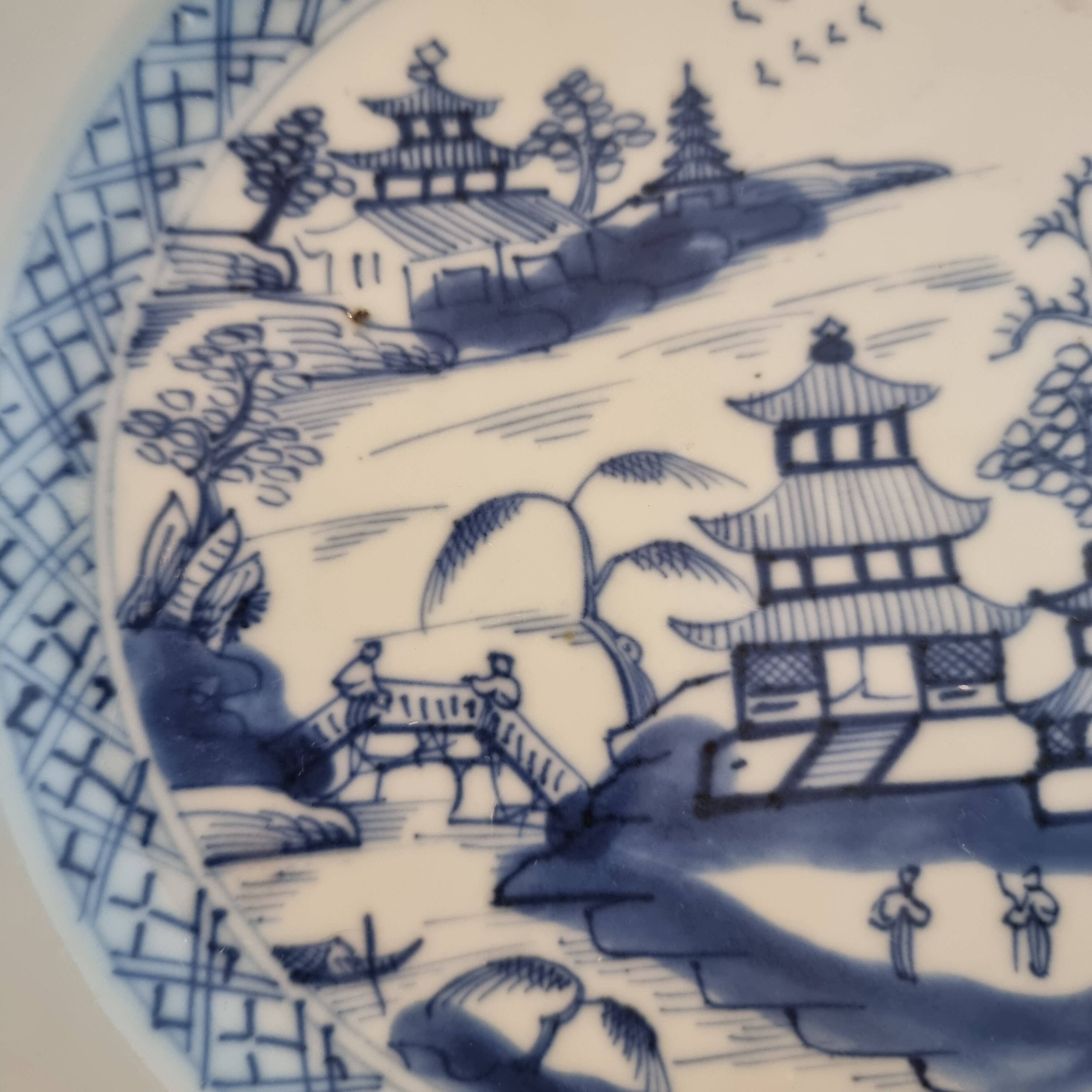 Chinese porcelain plate, Qing dynasty, Qianlong period (1736-1795)