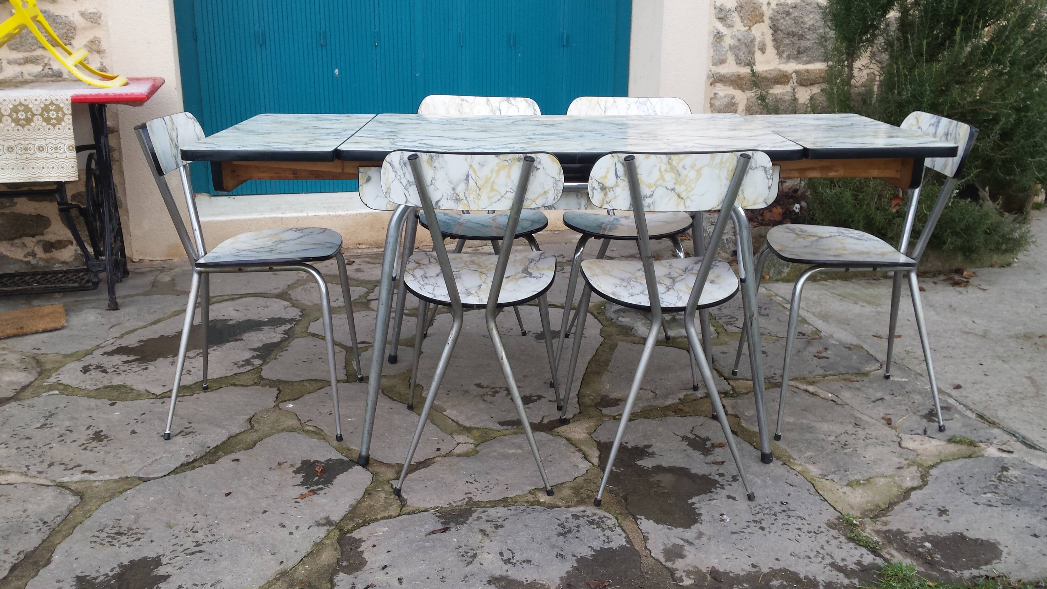Formica table and 6 chairs