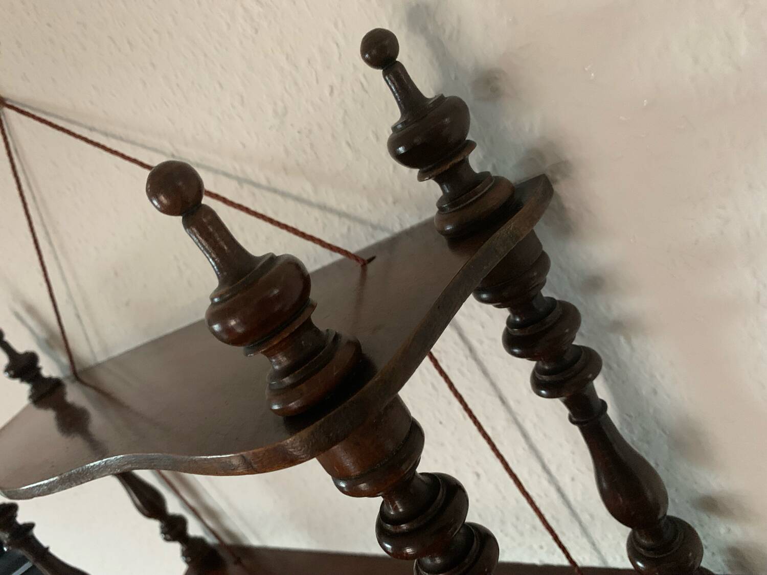 Étagère murale vintage bois tourné