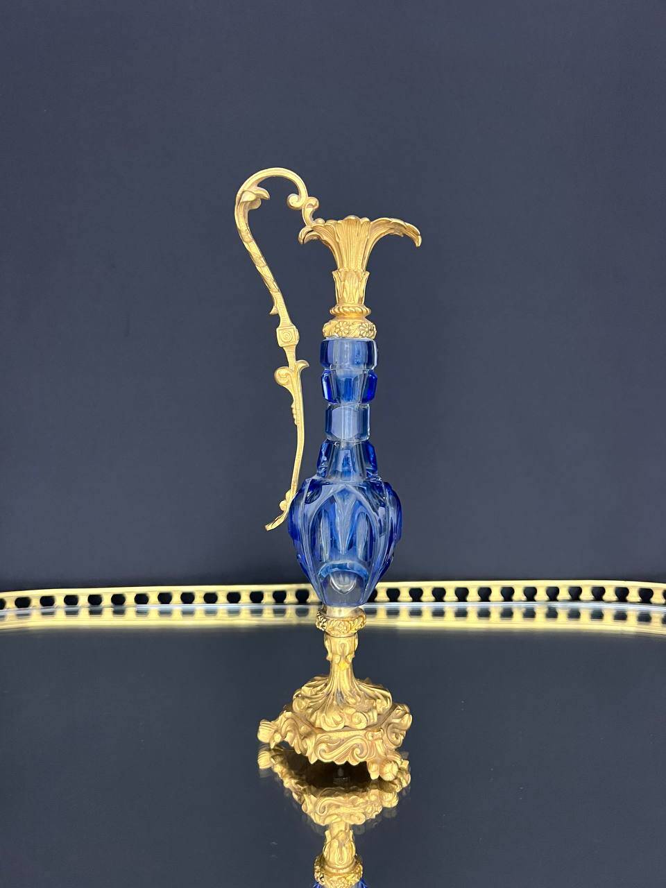 Cut blue crystal jug and gilded bronze, attributed to Baccarat.