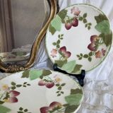 Set of 2 HB&Cie slip plates, diameter 21 cm, strawberry decoration