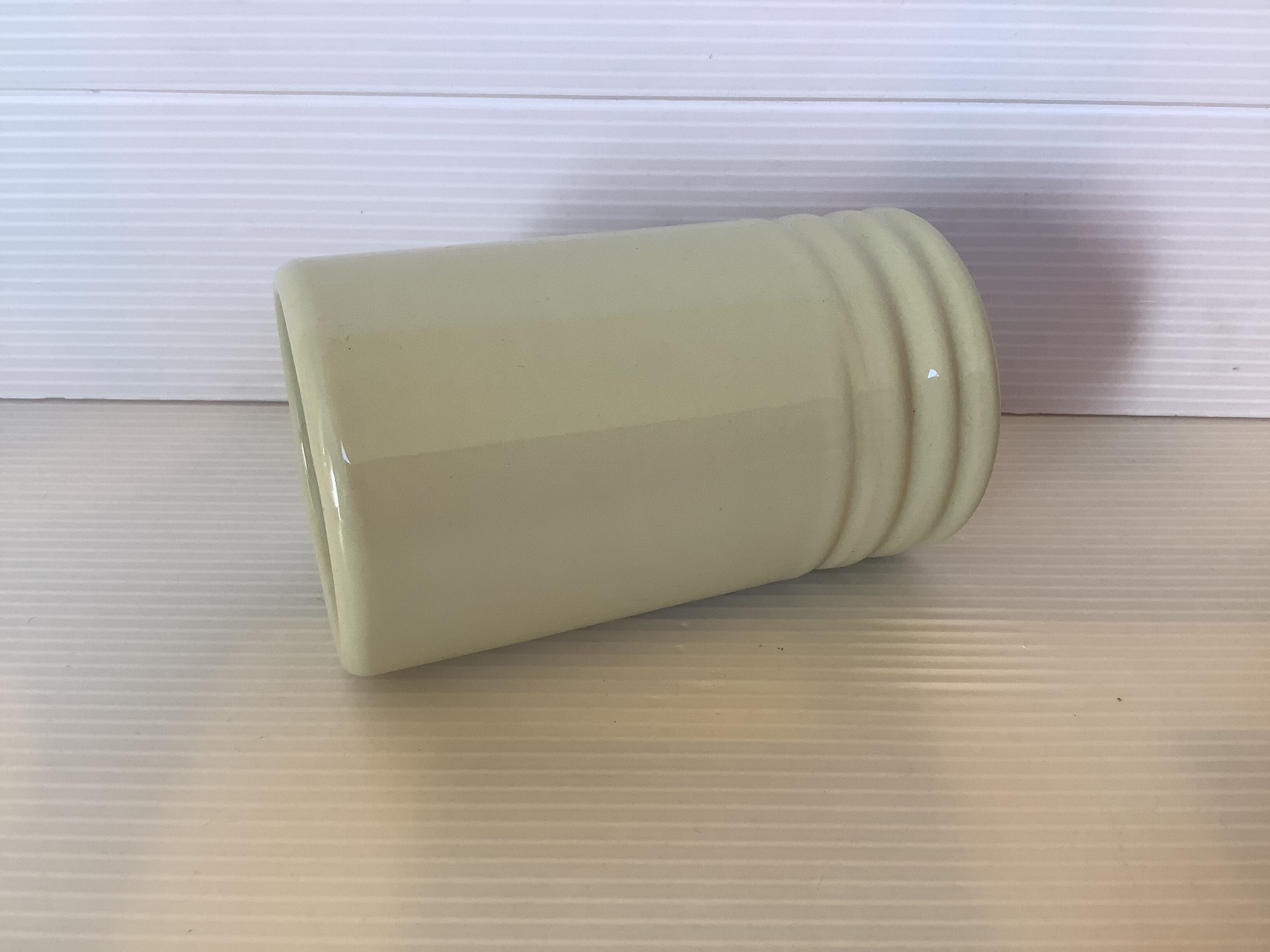 Pale green pencil pot