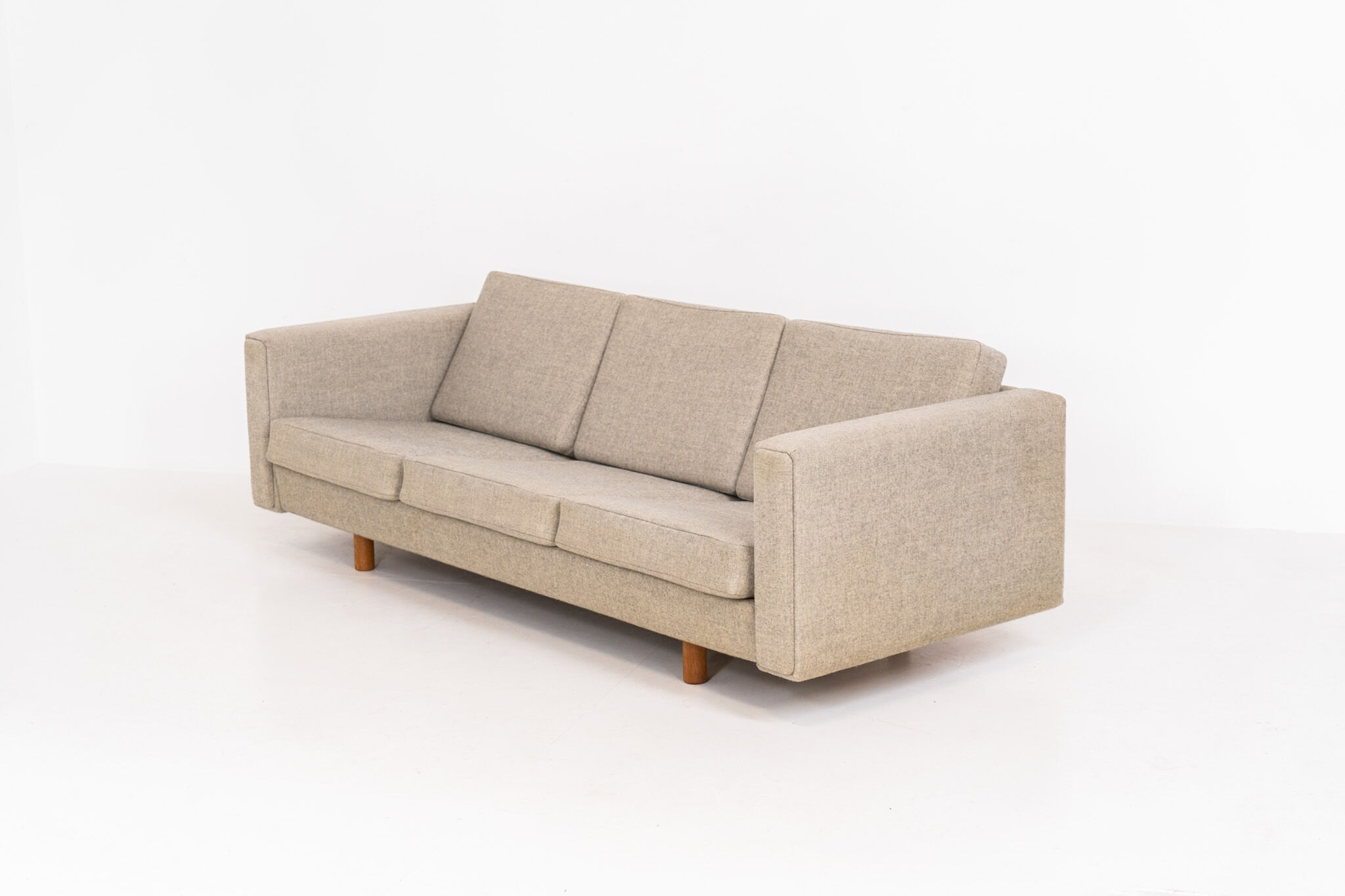 Canapé 3 places GE300 par Hans J. Wegner pour Getama