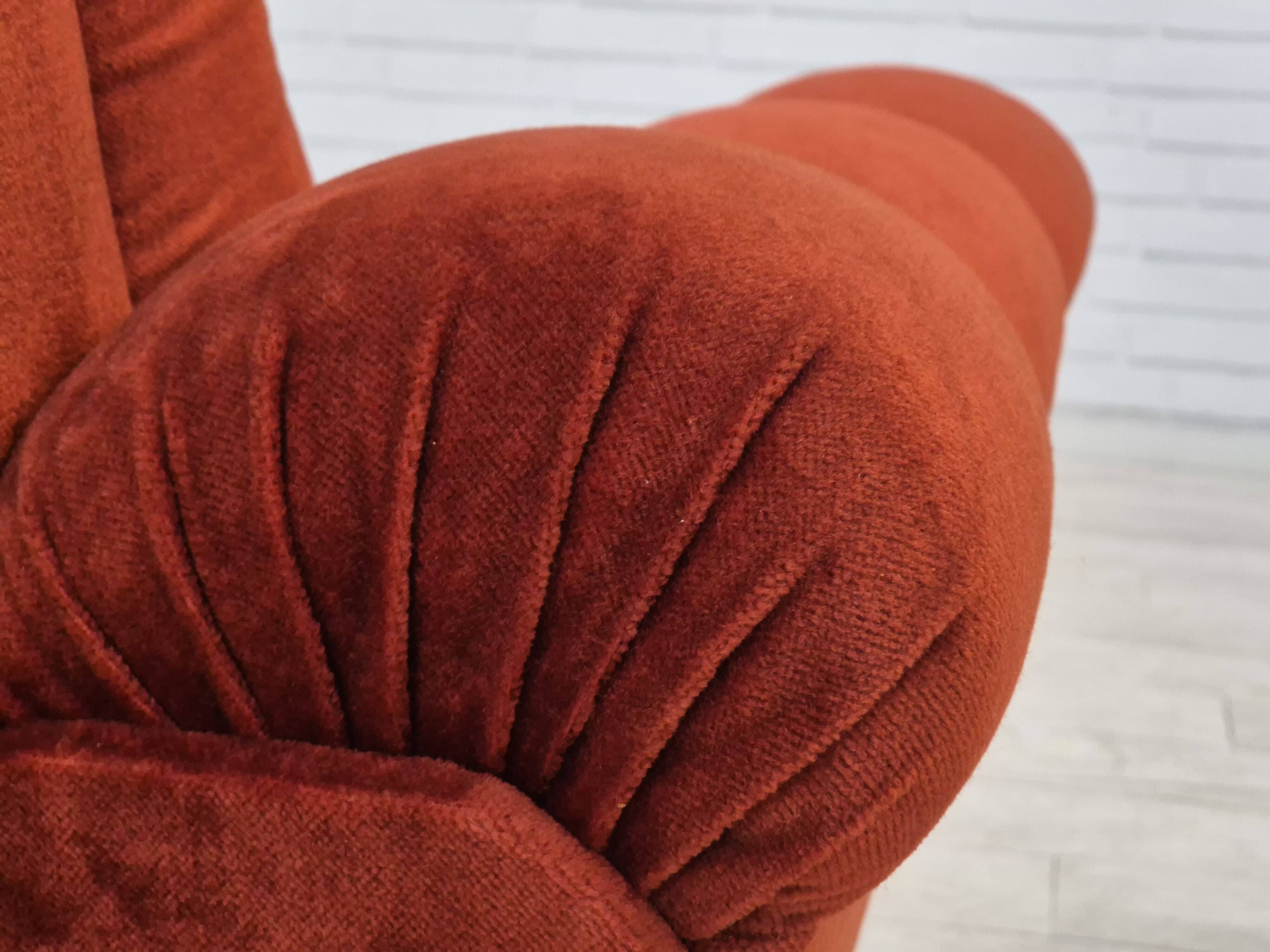 Années 1980, fauteuil relax danois meuble en velours marron/rouge.