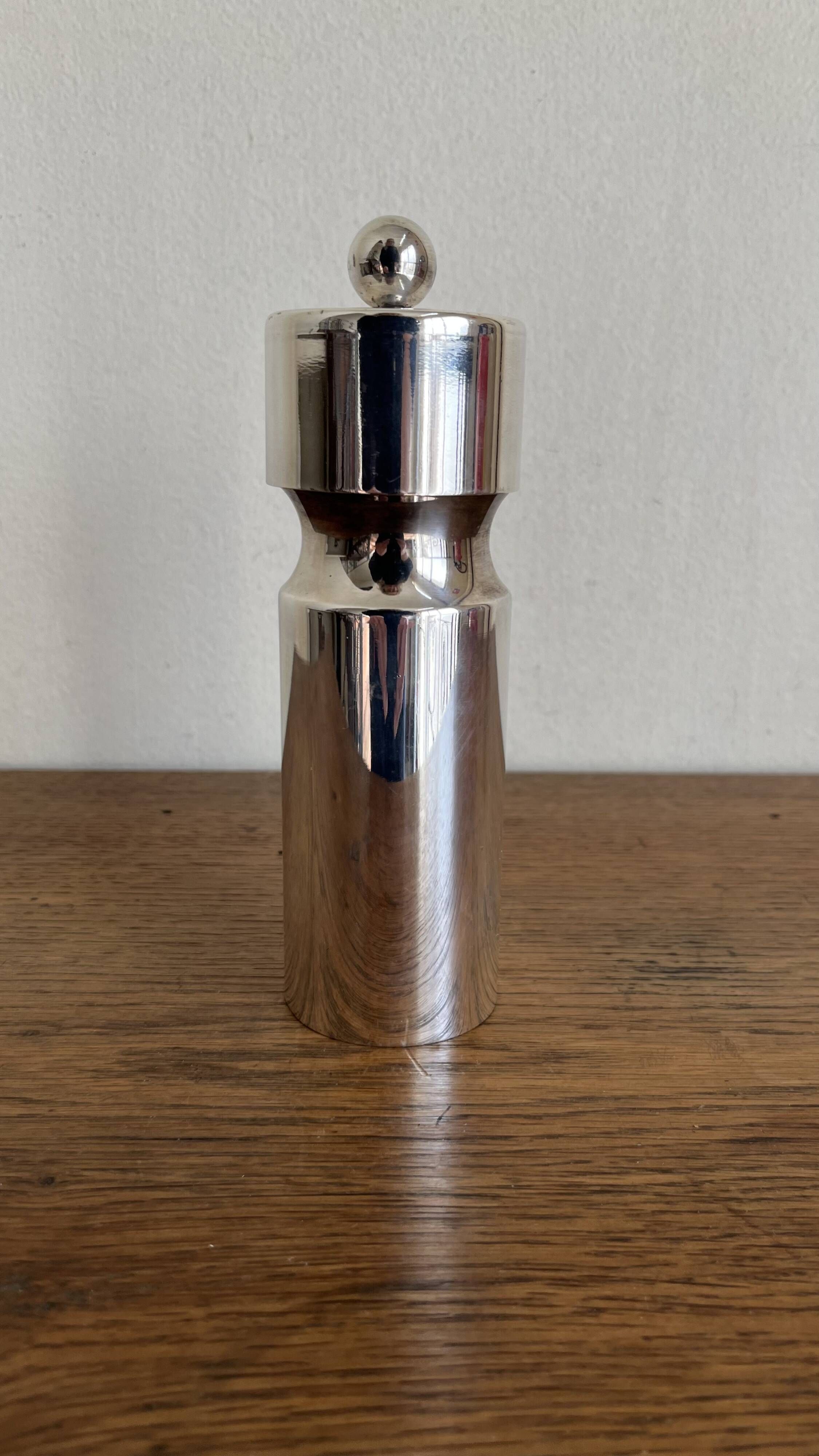 Space Age pepper mill from 1960 in silver-plated metal, 1970.