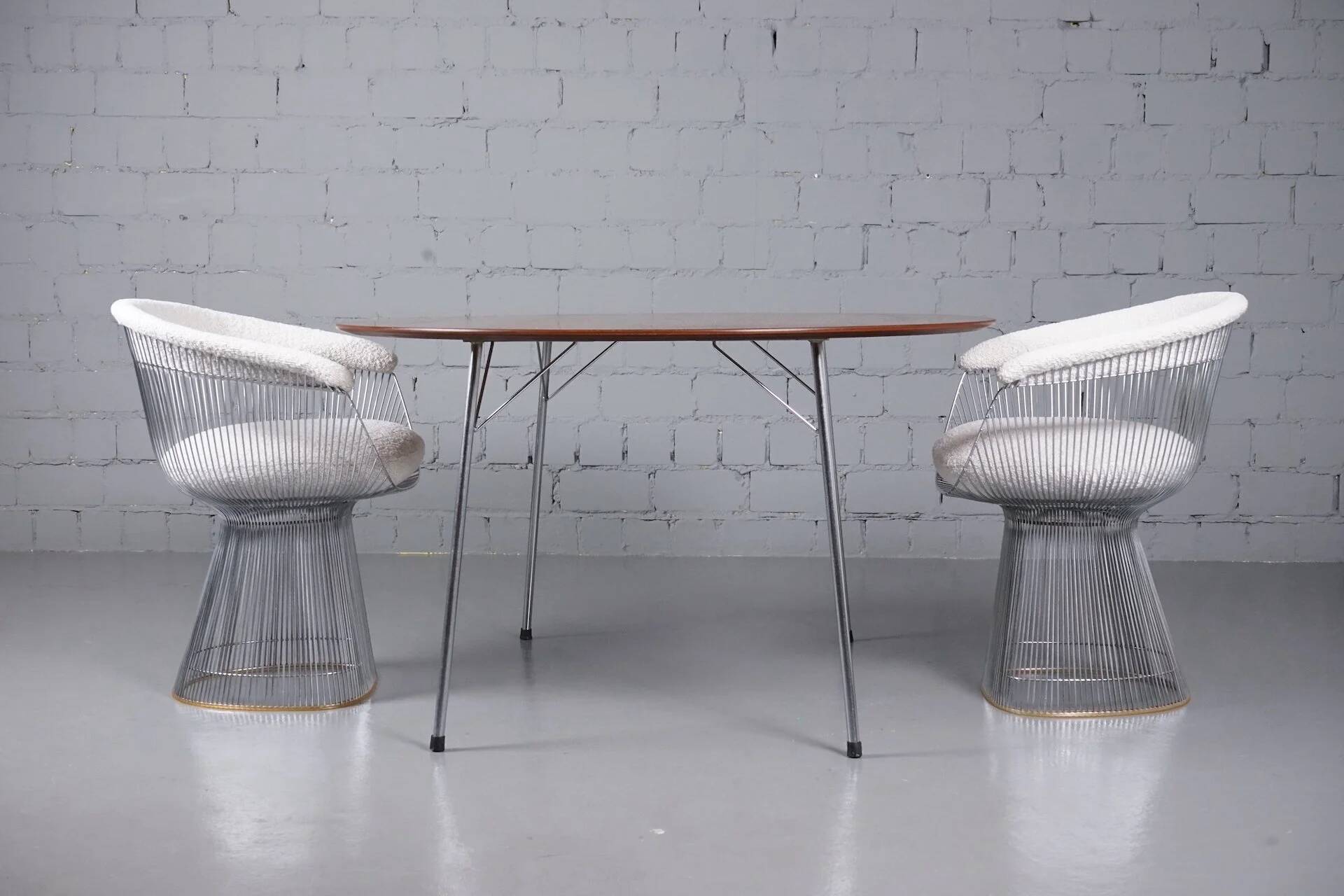 Mod. 3600 dining table by Arne Jacobsen for Fritz Hansen