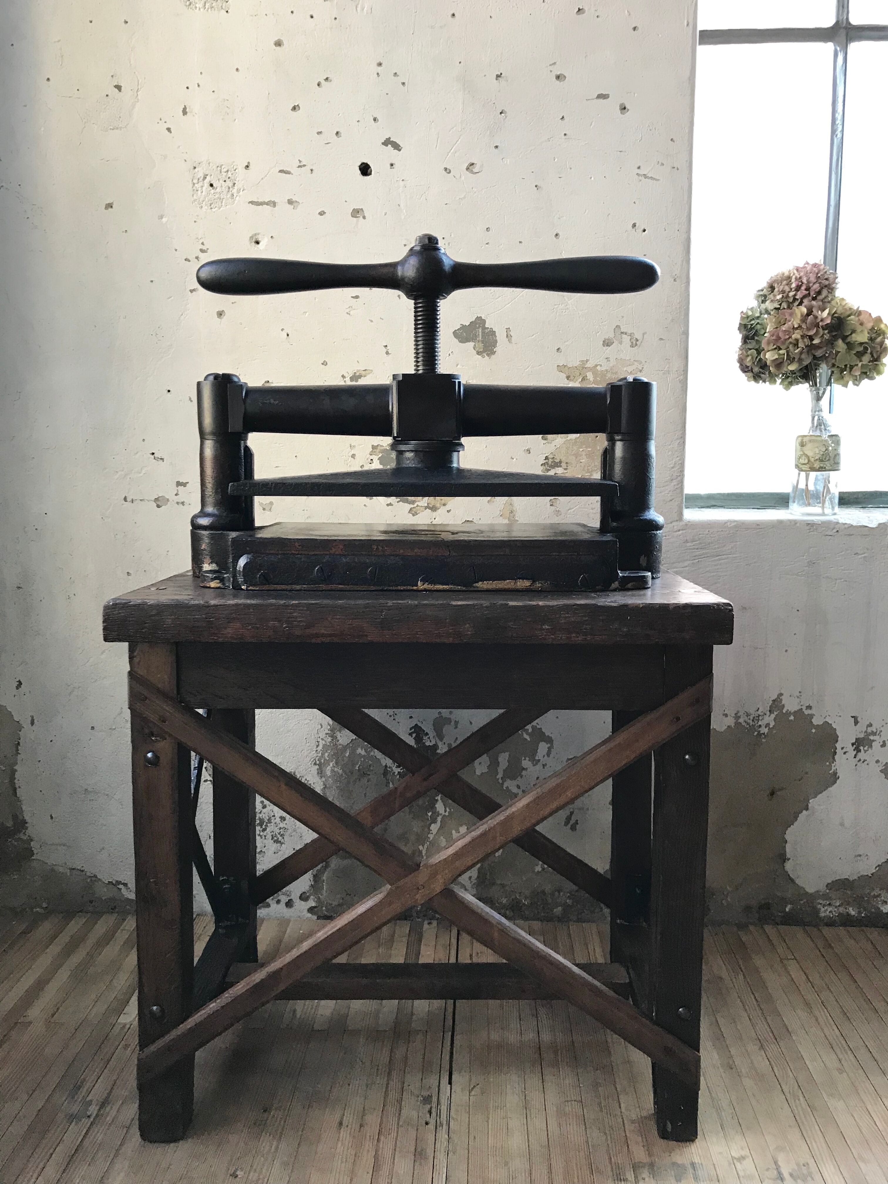 1930s binding press