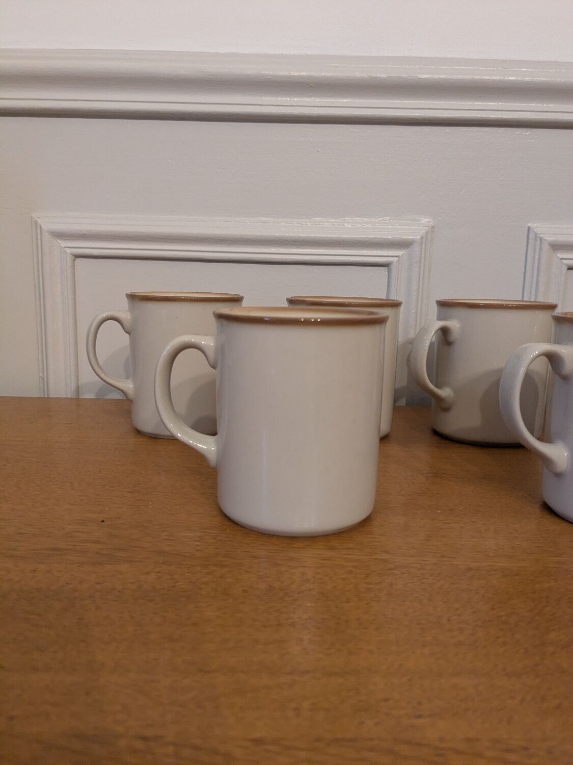 Six mugs en céramique