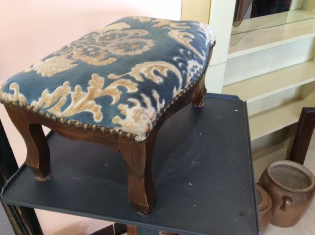 Footrest in wood and fabrics