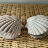 Duo of N shell-shaped towel holders in glazed ceramic