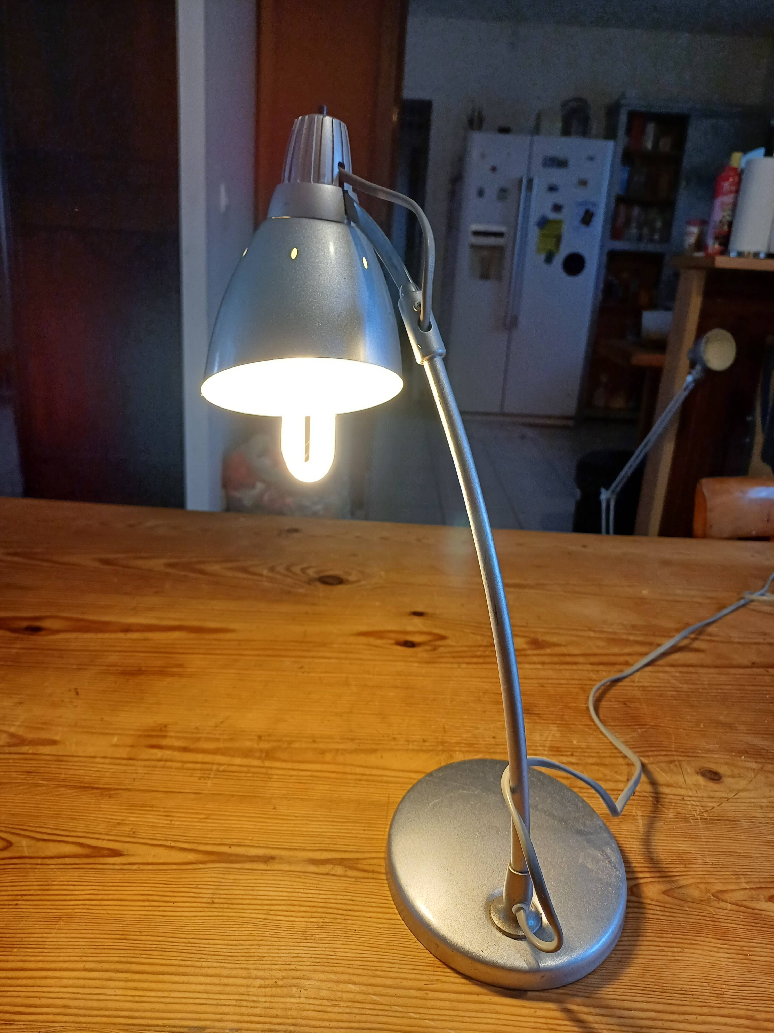 Metal desk lamp