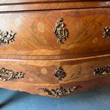 Louis XV style curved chest of drawers in veneer and marquetry, early 20th century