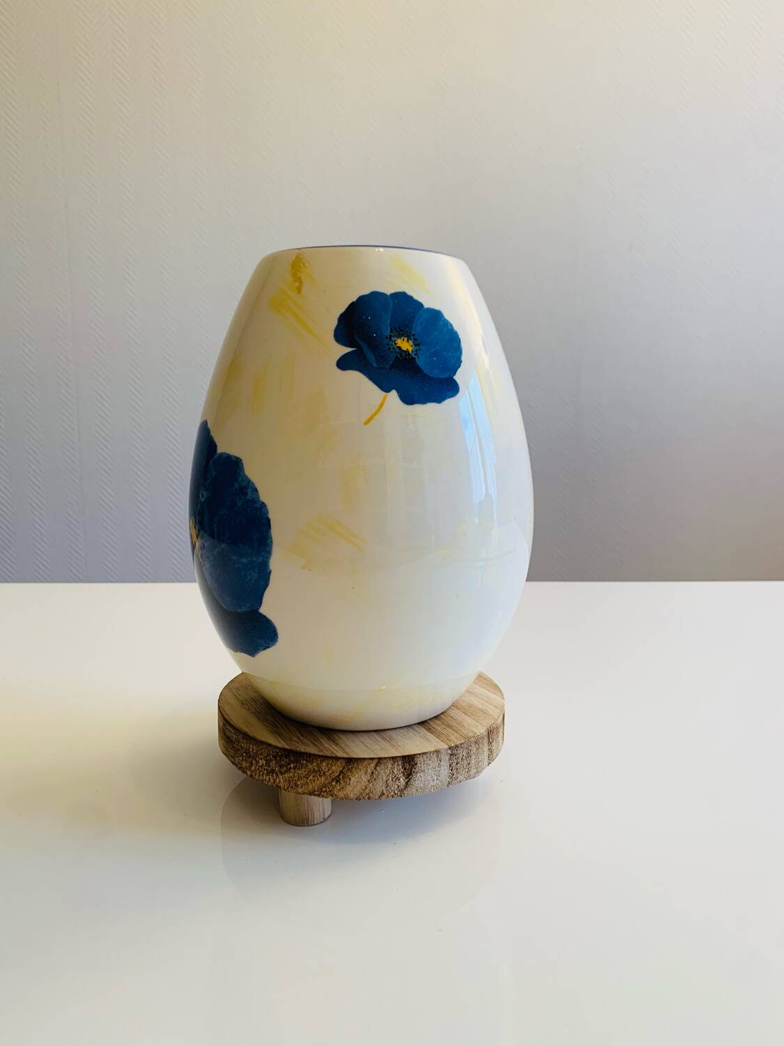 Egg-shaped vase in Lunéville earthenware from the "Blue Anemone" collection