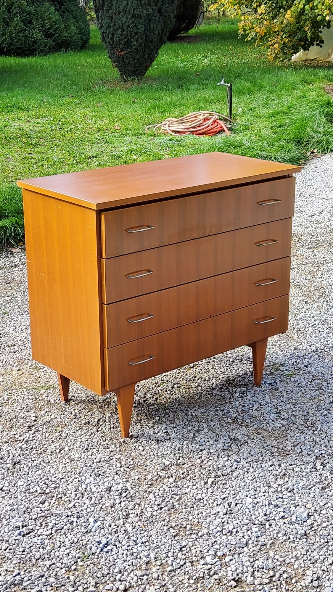 Vintage chest of drawers from the 50s/60s in golden mahogany 4 drawers feet bobbin