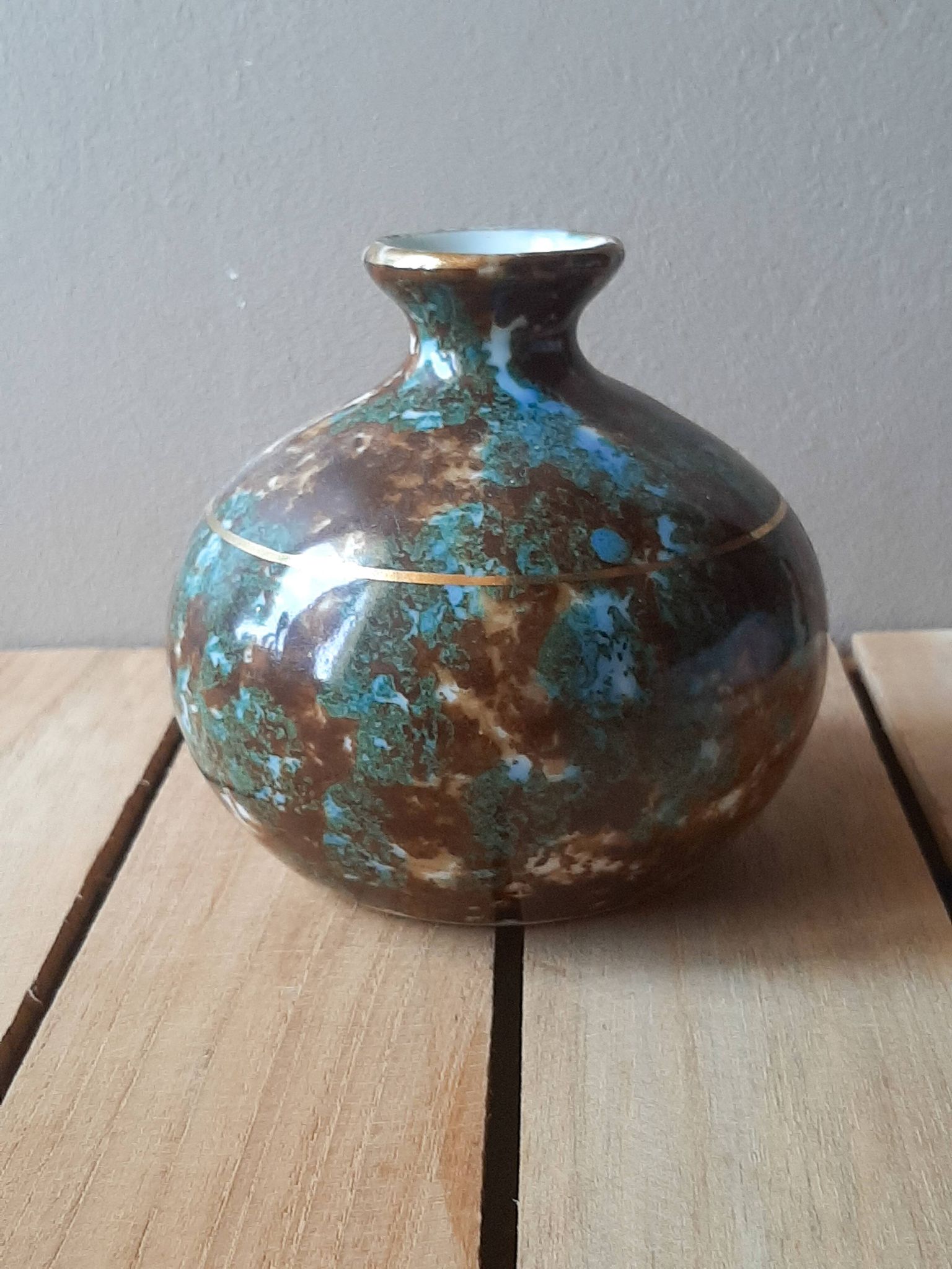 Vase soliflore en porcelaine de Limoges émaillée