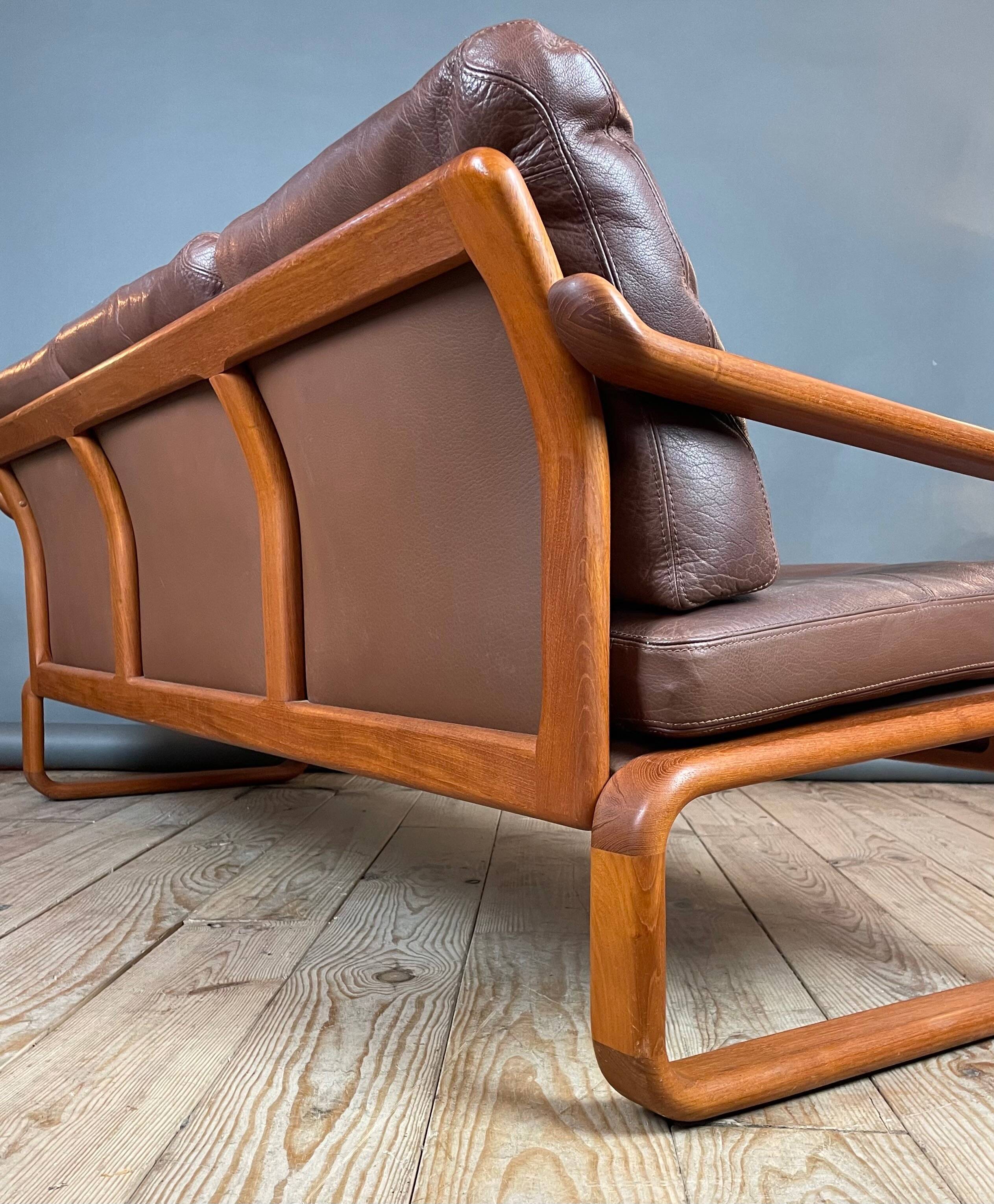 3-seater wood and leather sofa from the 1970s