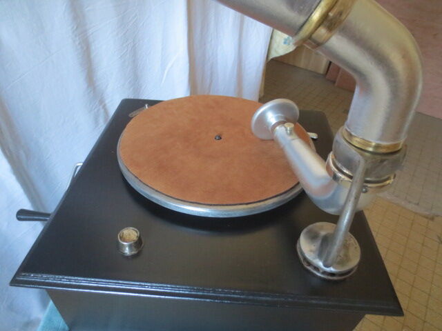 Ancien gramophone 19 eme siècle