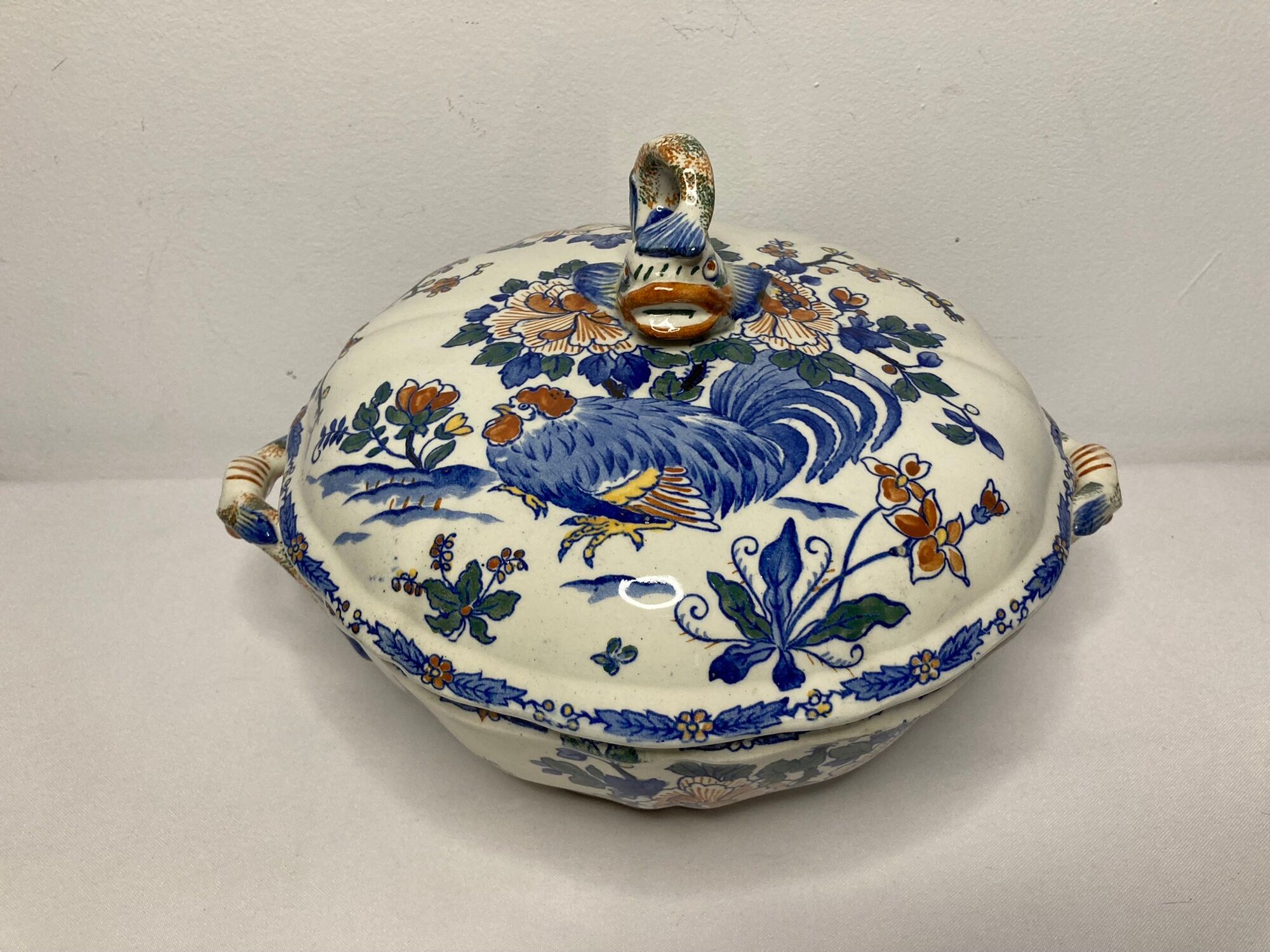 Old soup pot faience GIEN decoration to the rooster early twentieth century