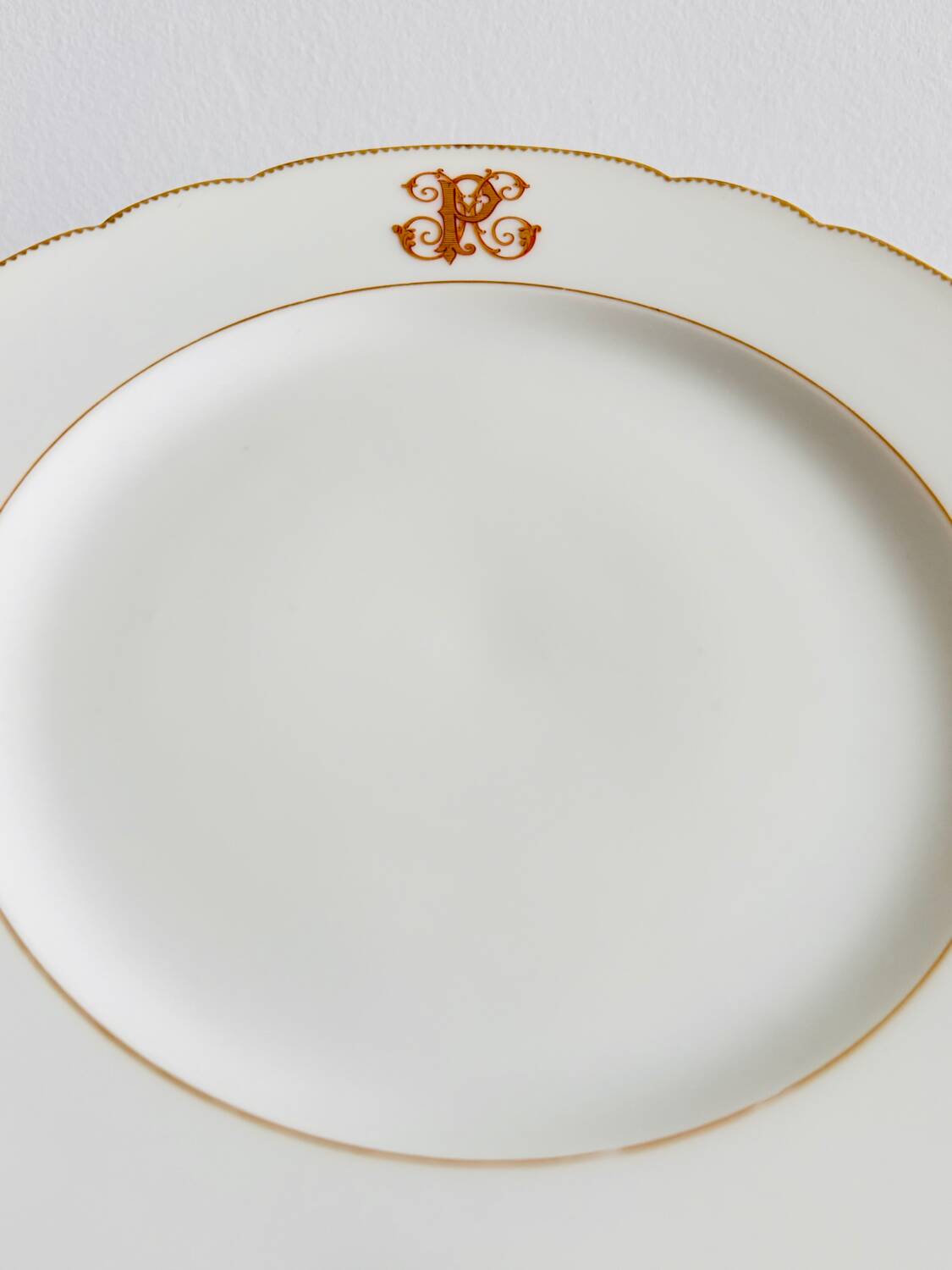 Set of 13 Paris porcelain plates, late 19th century