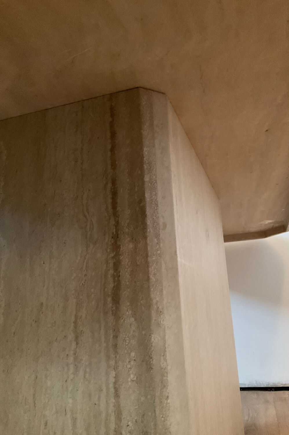 Travertine dining table 6/8 people