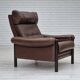 Fauteuil danois années 1970, état d'origine, cuir d'ameublement, bois de chêne foncé.